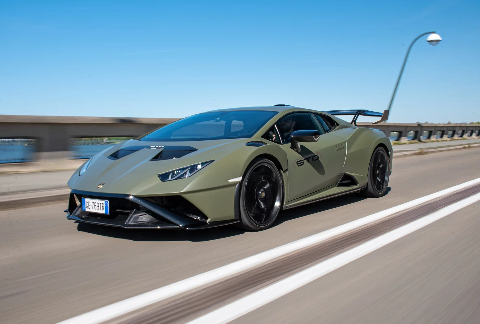 Lambo-Huracan-STO-_1_