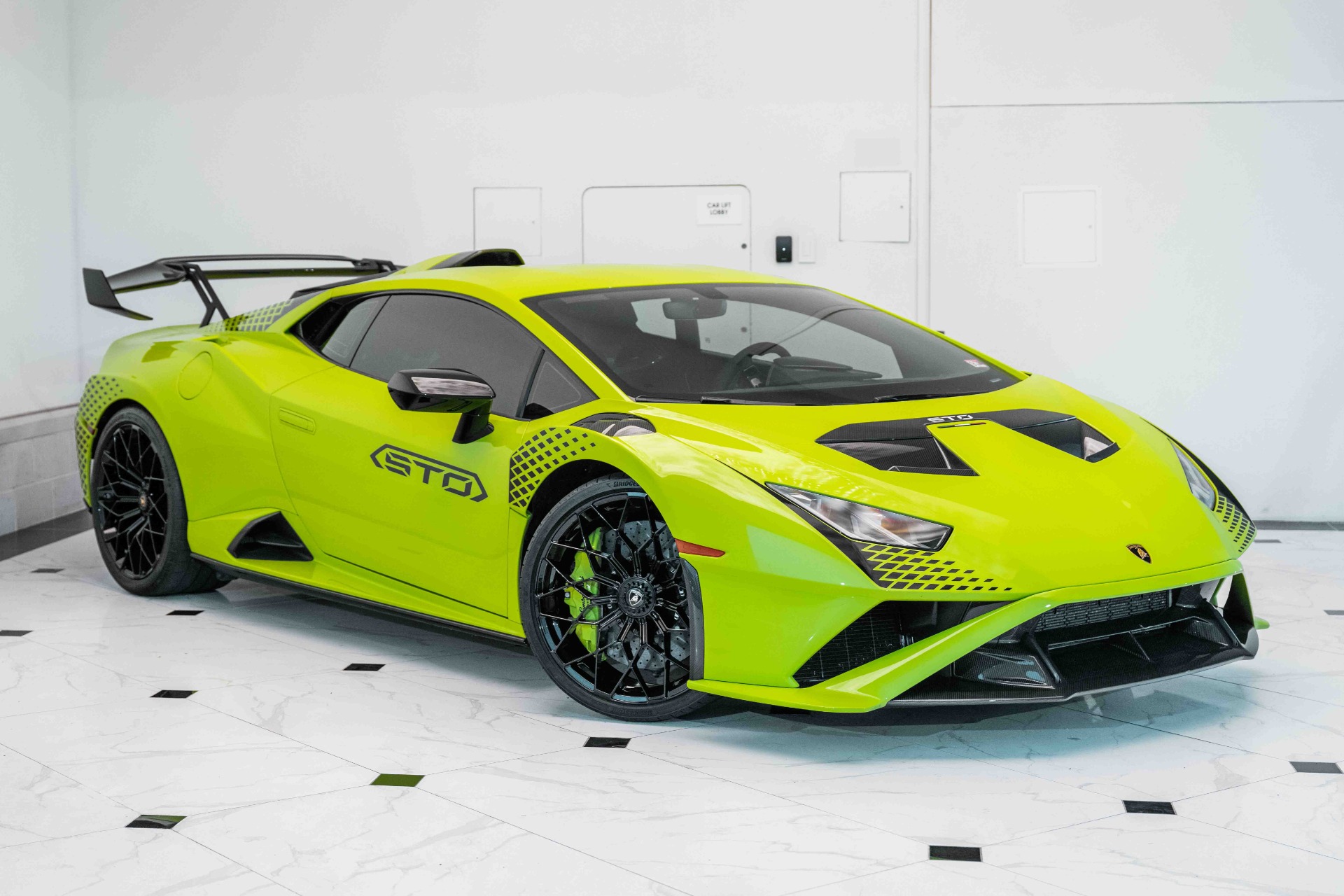 Lamborghini-Huracan-STO-Coupe